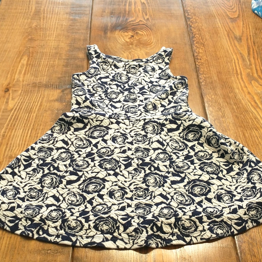 Girls dress size 5-6